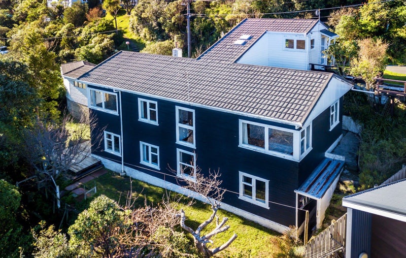 2 Hudson Street, Island Bay, Wellington - Carousel 1