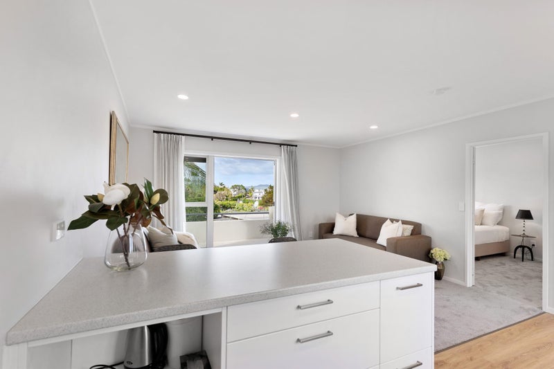 5/18 Parr Terrace, Castor Bay, Auckland - Carousel 2