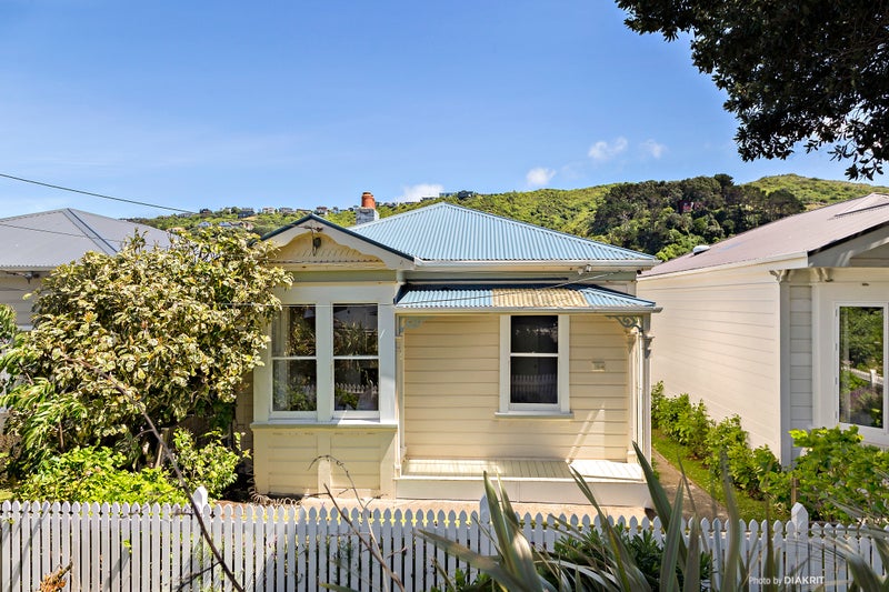 164 Clyde Street, Island Bay, Wellington - Carousel 1