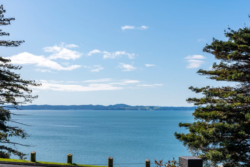 79 Marine Parade, Mellons Bay, Auckland - Carousel 2