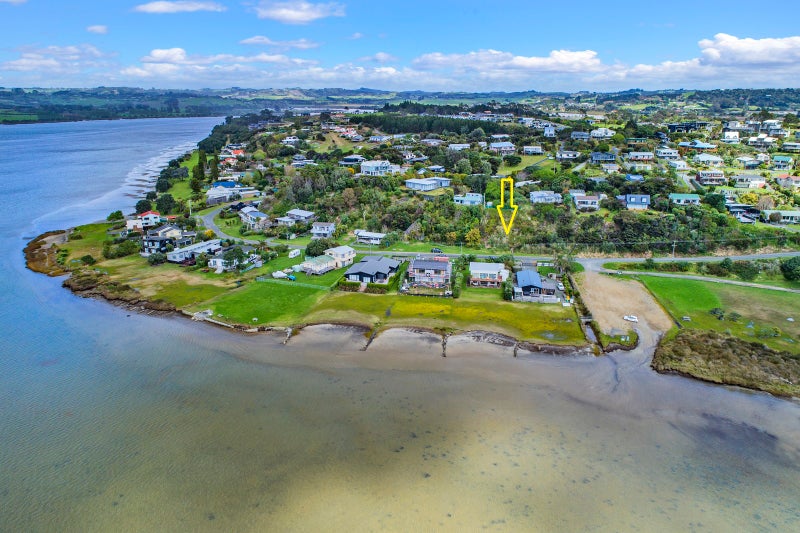 24 Lincoln Street, Mangawhai Heads, Mangawhai - Carousel 1