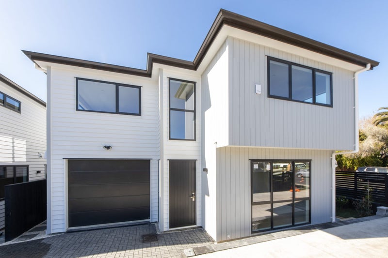 3 Pendlebury Street, Green Bay, Auckland - Carousel 2