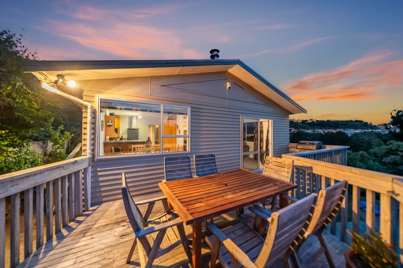 11 Moray Place, Papakowhai, Porirua - Carousel 1