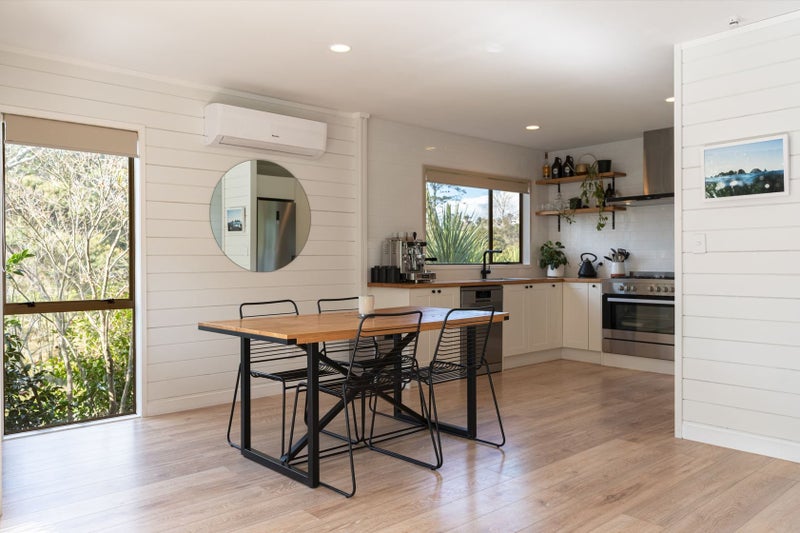 1/45 Unsworth Drive, Unsworth Heights, Auckland - Carousel 2