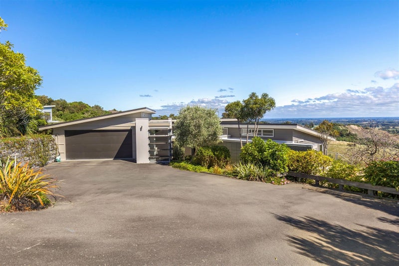 11 The Rocks, Kennedys Bush, Christchurch - Carousel 1