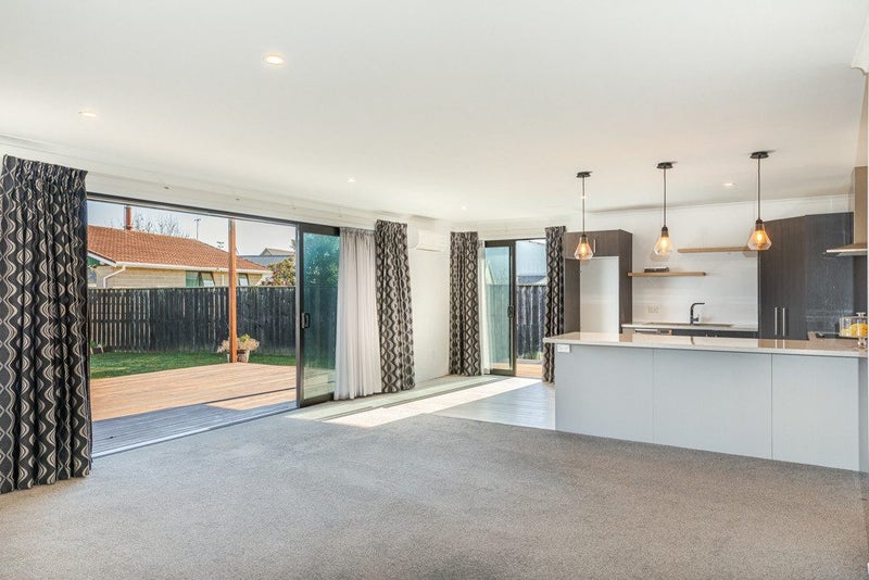 53 Lyndhurst Street, Westport, Westport - Carousel 2
