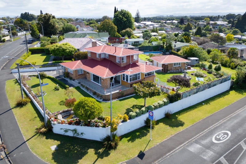 42 Forest Lake Road, Forest Lake, Hamilton - Carousel 1