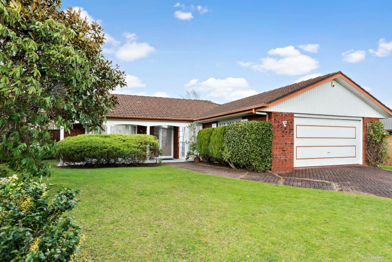 30 Raddock Place, Farm Cove, Auckland - Carousel 1