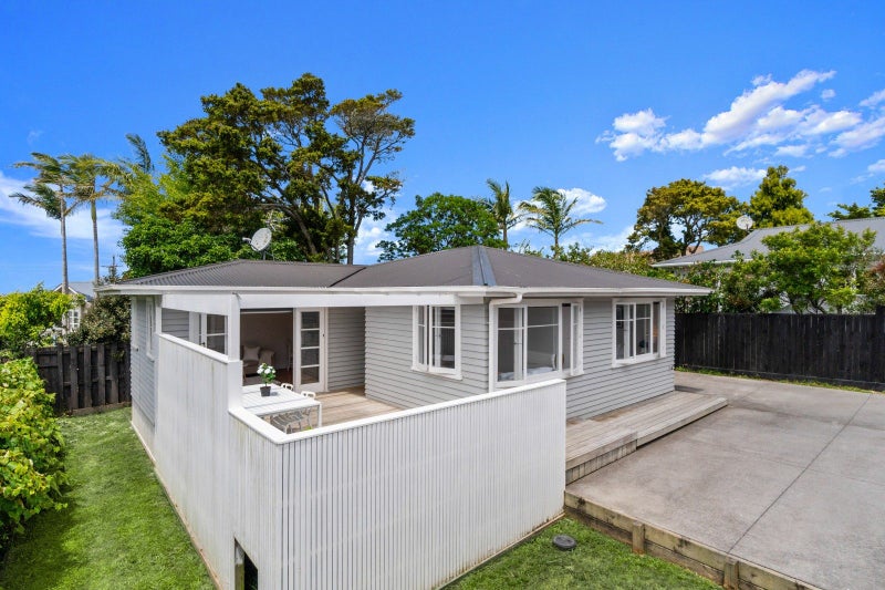 16A Fairfax Avenue, Northcote, Auckland - Carousel 1