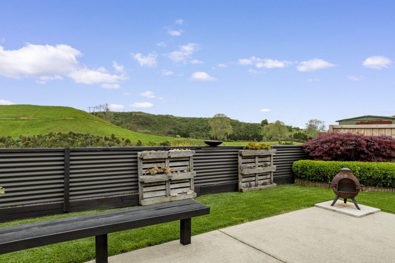 3 Gina Way, Welcome Bay, Tauranga - Carousel 1