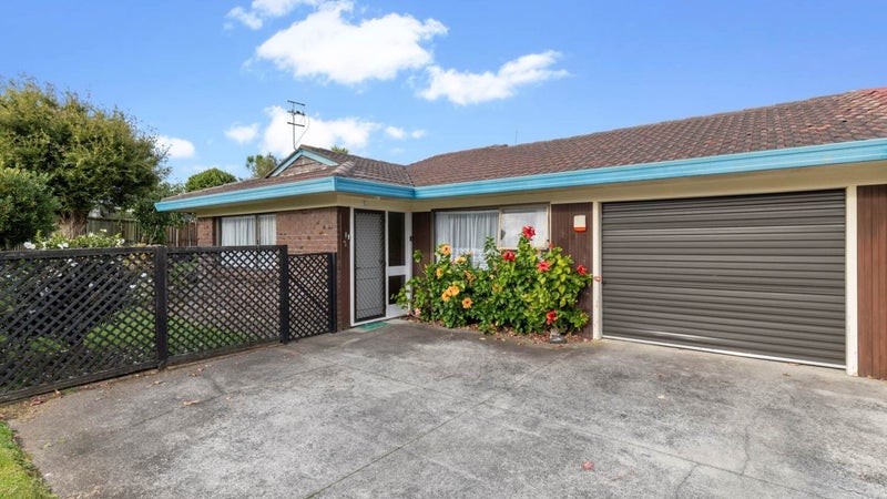 2/36 Ballater Place, Highland Park, Auckland - Carousel 1