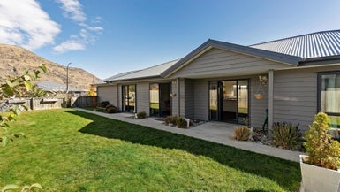 17 Banbury Terrace, Lower Shotover, Queenstown - Carousel 1