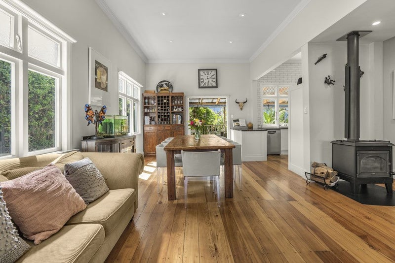 15 Campbell Terrace, Petone, Lower Hutt - Carousel 2