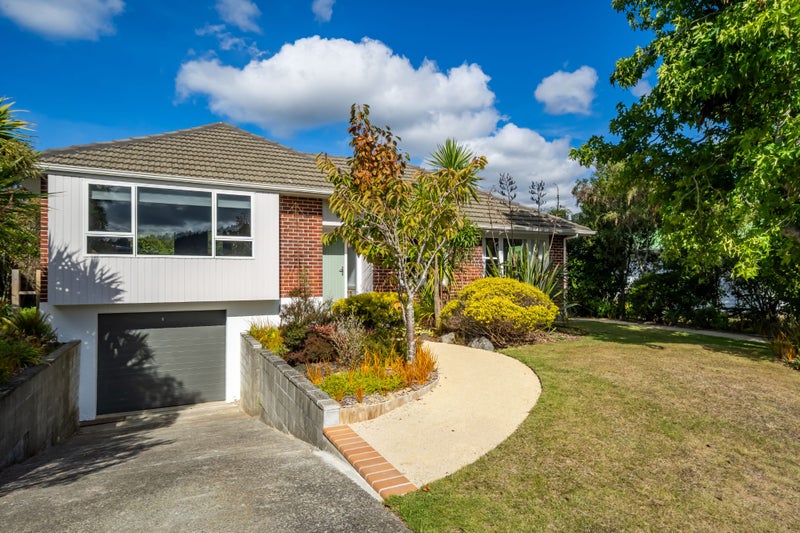 41 Sunbrae Drive, Silverstream, Upper Hutt - Carousel 1