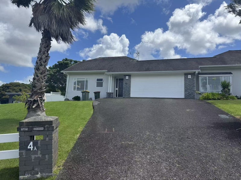 4 Olwyn Place, Greenhithe, Auckland - Carousel 1