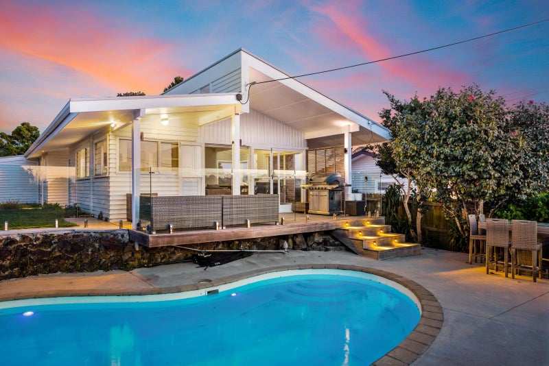 1/11 Sunnynook Road, Forrest Hill, Auckland - Carousel 1