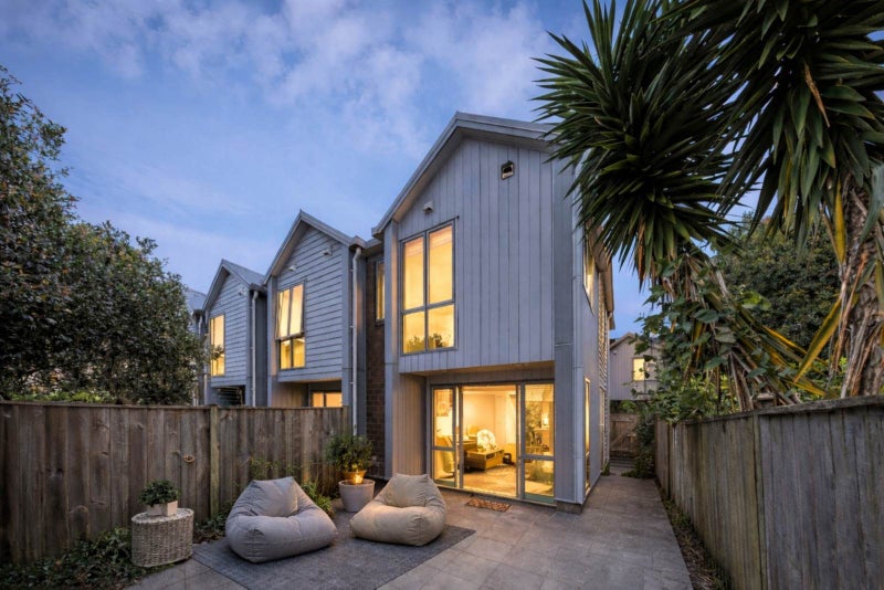 3/2B Walsall Street, Avondale, Auckland - Carousel 1