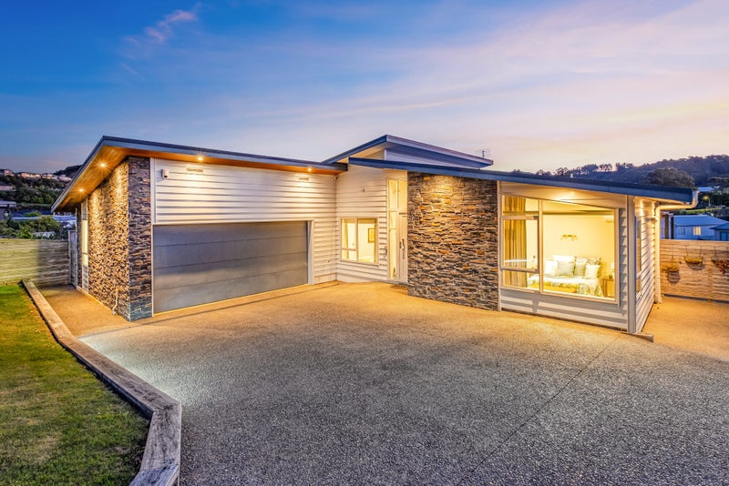 27 Flotilla Place, Whitby, Porirua - Carousel 1