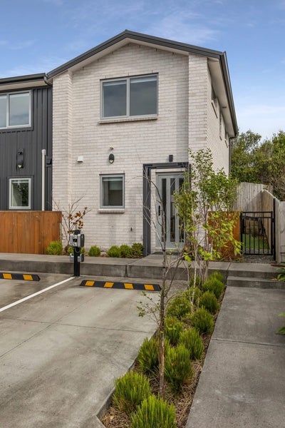 4/24 Kelwyn Road, Kelston, Auckland - Carousel 1