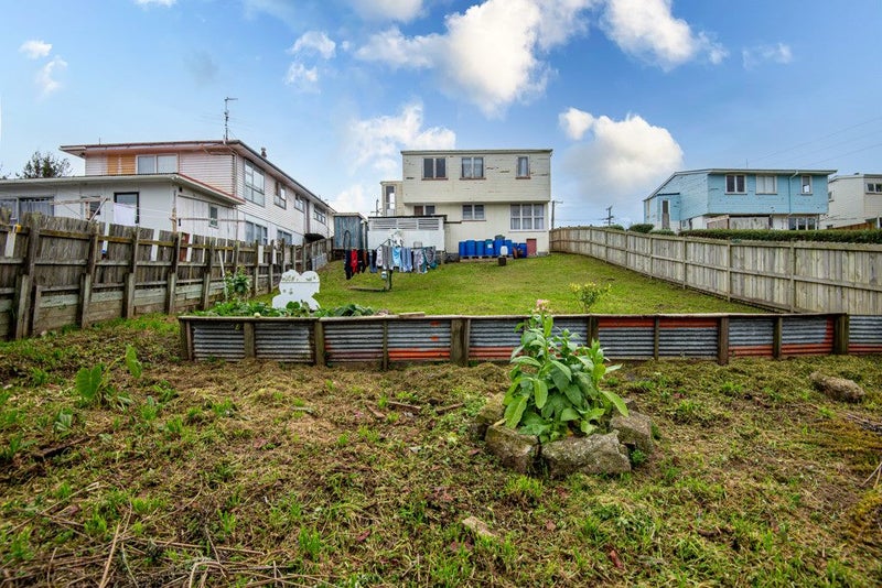 129 Sievers Grove, Cannons Creek, Porirua - Carousel 2