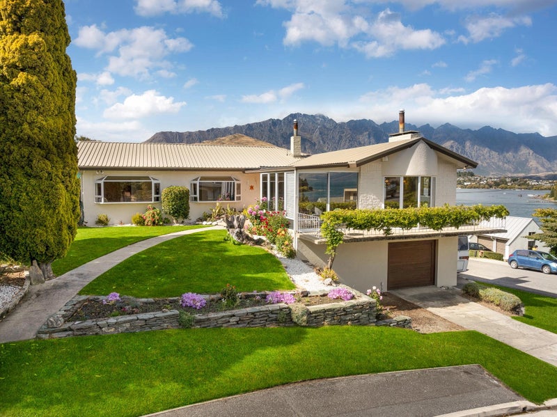 19 Veint Crescent, Queenstown, Queenstown - Carousel 1