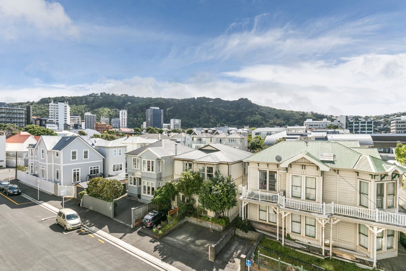 207/107 Thorndon Quay, Pipitea, Wellington - Carousel 2