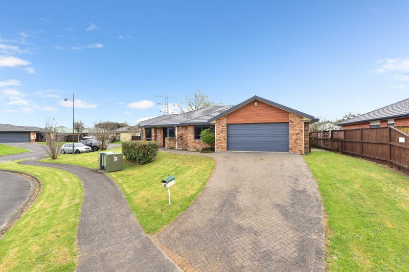 23 Nottingham Drive, Hamilton East, Hamilton - Carousel 2