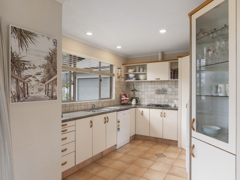 2 Thornlea Drive, Welcome Bay, Tauranga - Carousel 2