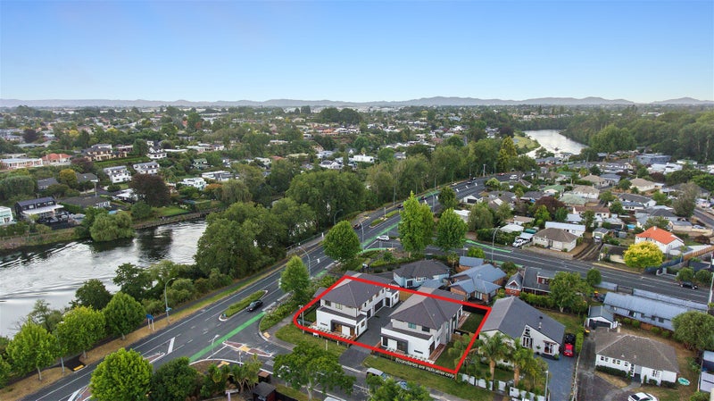 2/64 Banbury Crescent, Fairfield, Hamilton - Carousel 2