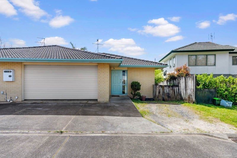 2/7 Marbeth Court, Botany Downs, Auckland - Carousel 1
