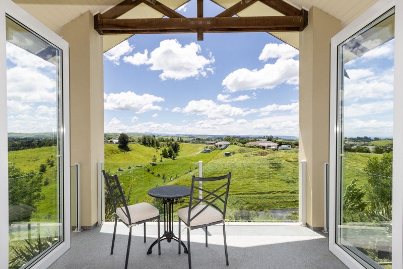 100 Silverton Road, Poraiti, Napier - Carousel 1