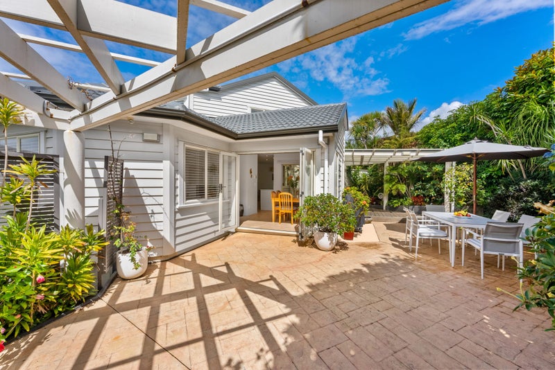 10A Scarboro Terrace, Murrays Bay, Auckland - Carousel 2