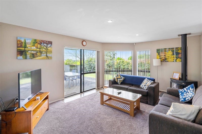 11 Sandpiper Grove, Unsworth Heights, Auckland - Carousel 2