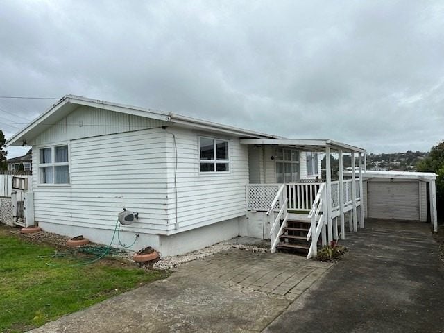 33 Lincoln Park Avenue, Massey, Auckland - Carousel 1