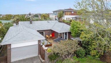 9 Tanoa Place, Glendene, Auckland - Carousel 1