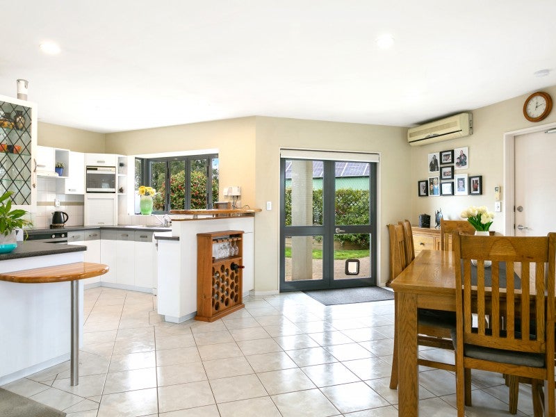 9 Robinson Terrace, Rangatira Park, Taupo - Carousel 1