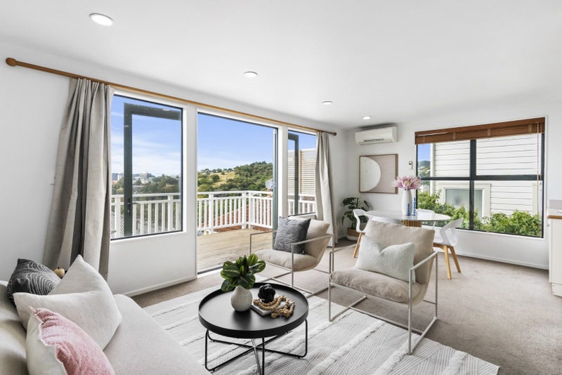 13A Upper Lewisville Terrace, Thorndon, Wellington - Carousel 1