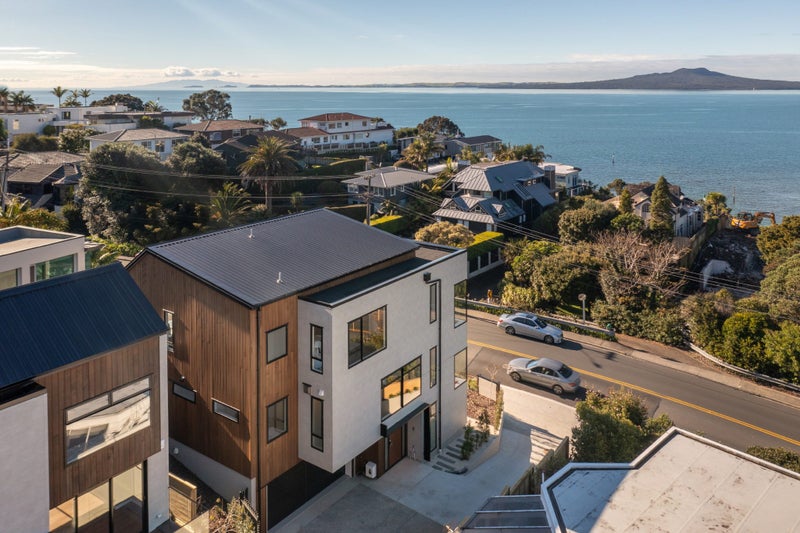 20 Beach Road, Castor Bay, Auckland - Carousel 1