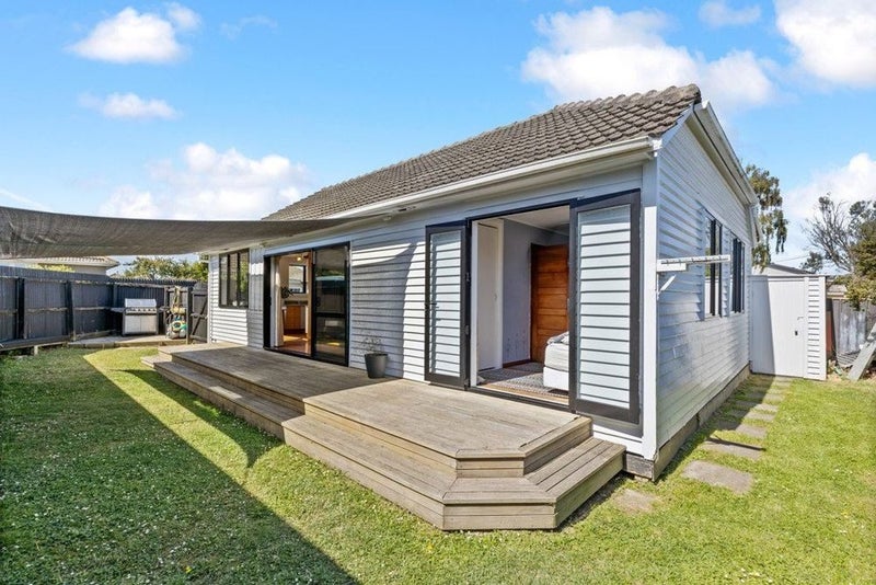 2/7 Wilmot Street, Northcote, Christchurch - Carousel 1