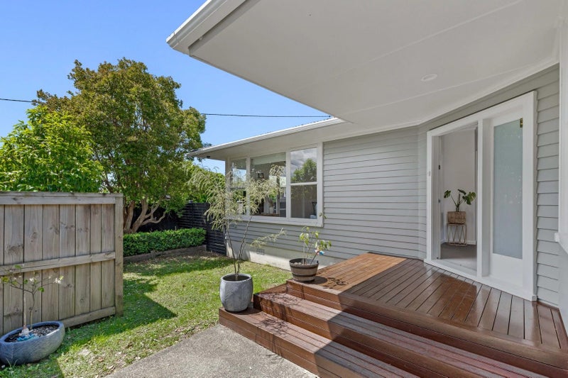 27 Norcross Avenue, Henderson, Auckland - Carousel 2