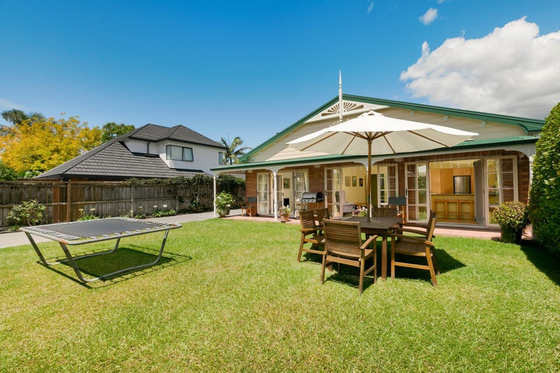 37 Oliver Street, Point Chevalier, Auckland - Carousel 1