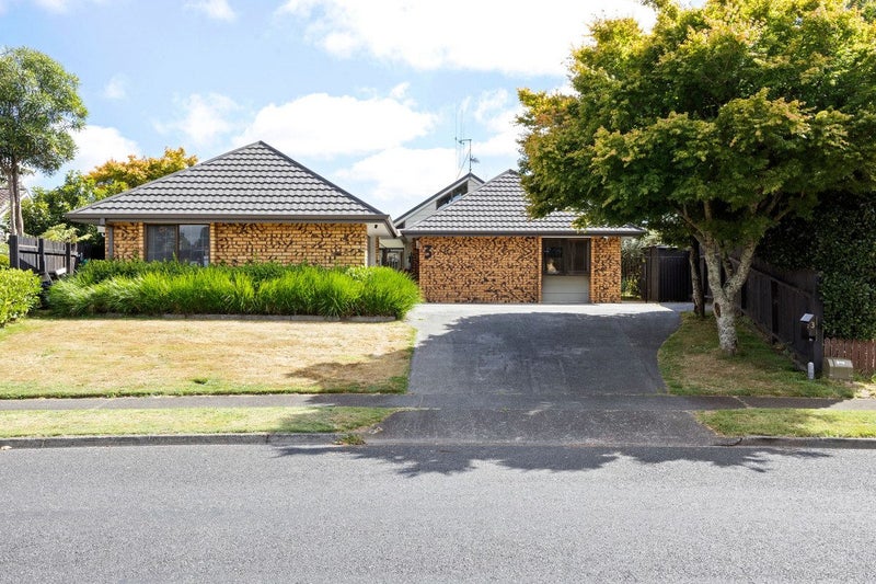 3 Sheridan Crescent, Leamington, Cambridge - Carousel 2