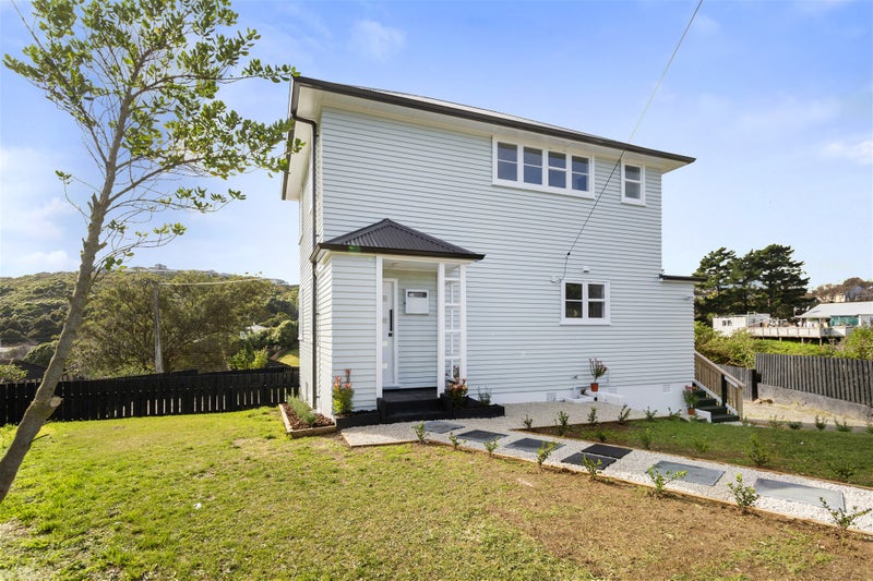 20 Brown Grove, Ranui, Porirua - Carousel 1