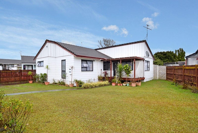15 Southview Place, Wattle Downs, Auckland - Carousel 1