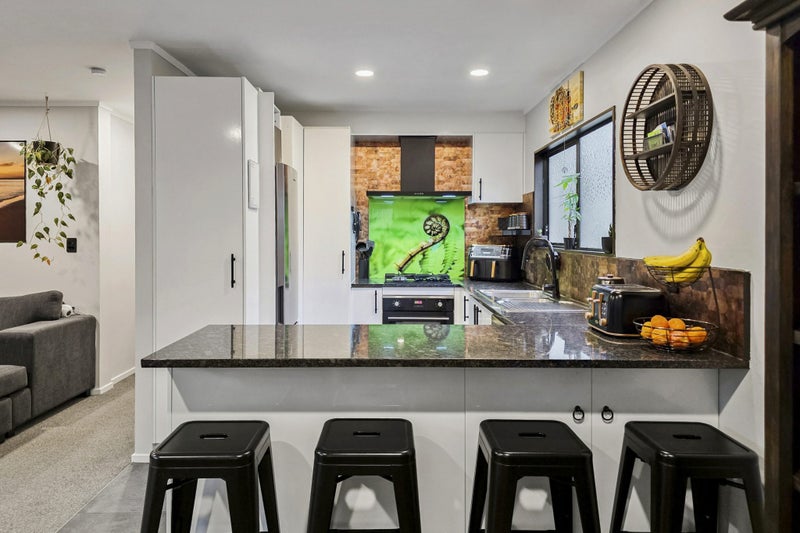 2/22 Merton Avenue, Glenfield, Auckland - Carousel 2