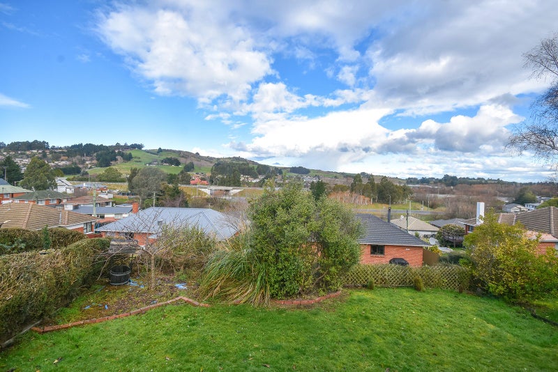 27 Waldron Crescent, Green Island, Dunedin - Carousel 2
