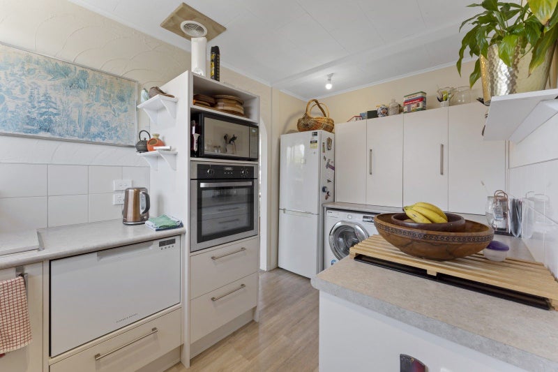 1/32 Ararino Street, Trentham, Upper Hutt - Carousel 2