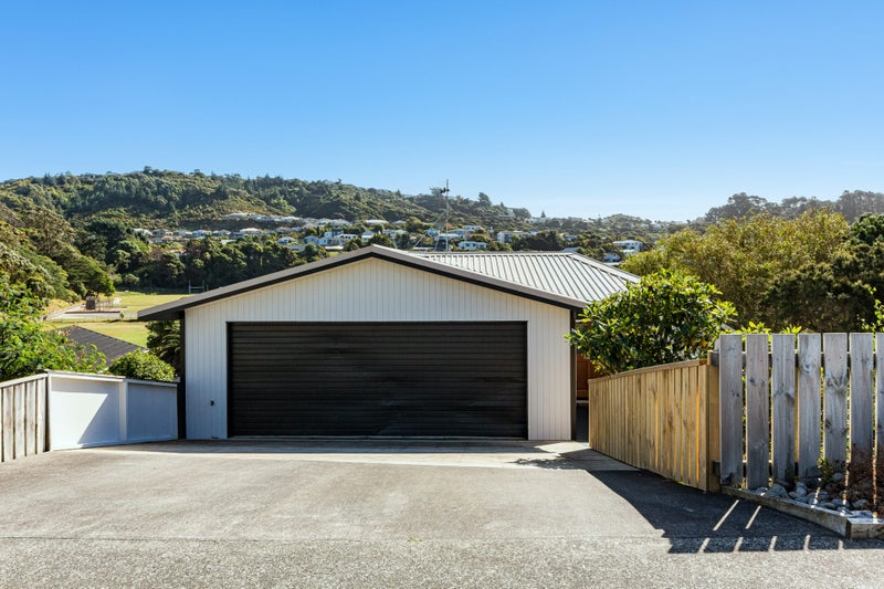 6 Ensign Lane, Whitby, Porirua - Carousel 20