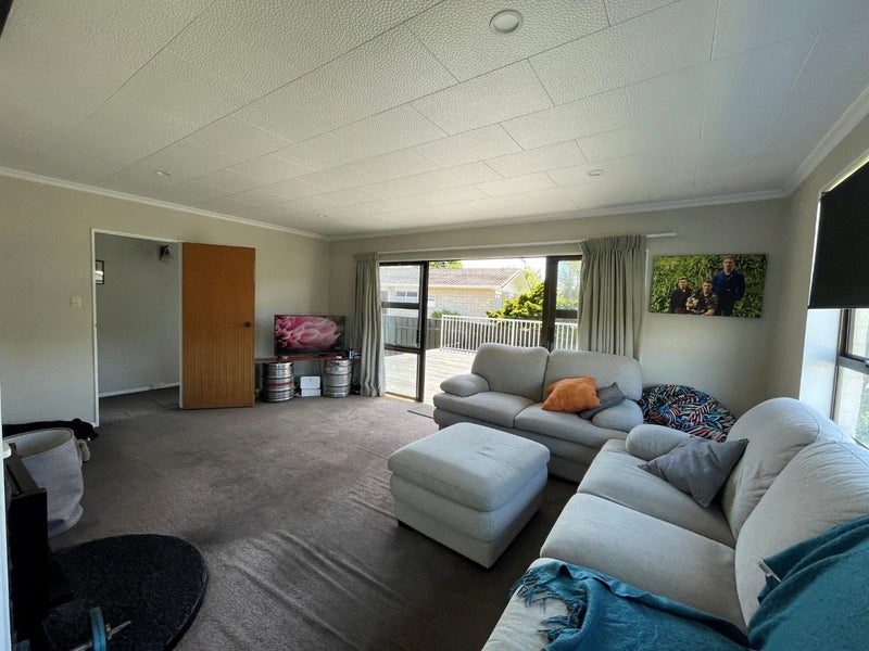 79 Riversdale Drive, Merrilands, New Plymouth - Carousel 2
