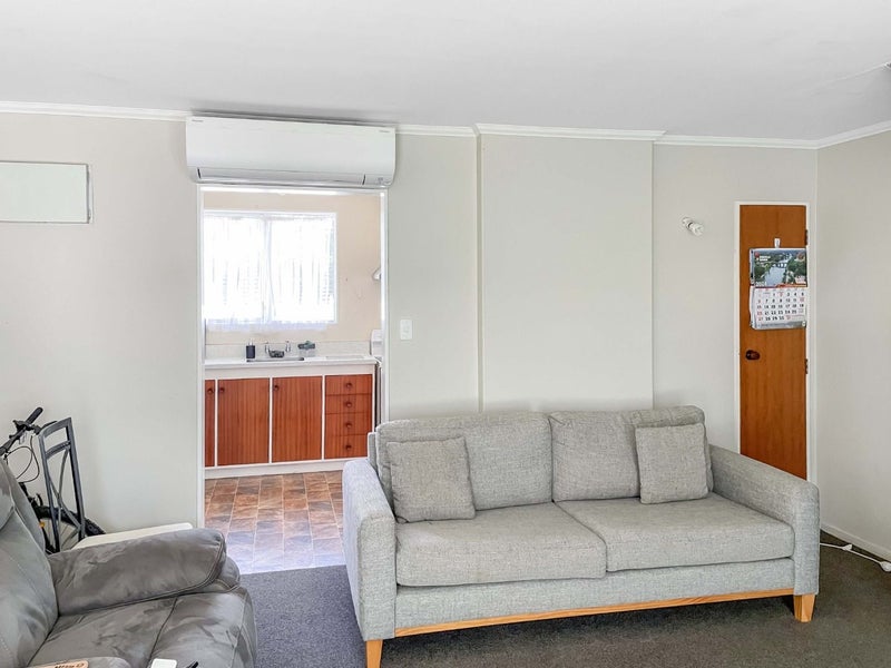 4B Flock Grove, Fairfield, Lower Hutt - Carousel 1